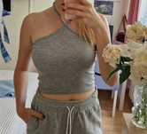 Szary prążkowany crop top krótka koszulka na lato wiązany S M