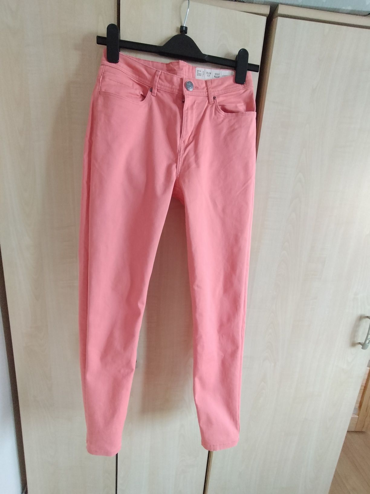 Jeansy slim fit z wysokim stanem esmara rozmiar 36 stan bardzo dobry.