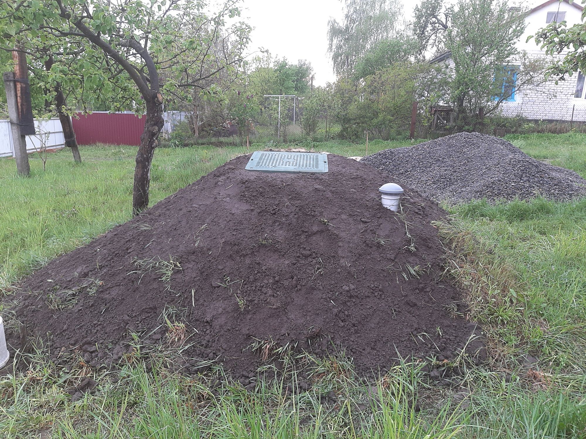 Продам будинок з допоміжними будівлями