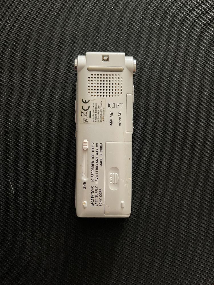 Цифровой диктофон Sony ICD-UX512 с флэш-памятью 2 ГБ (серебристый)