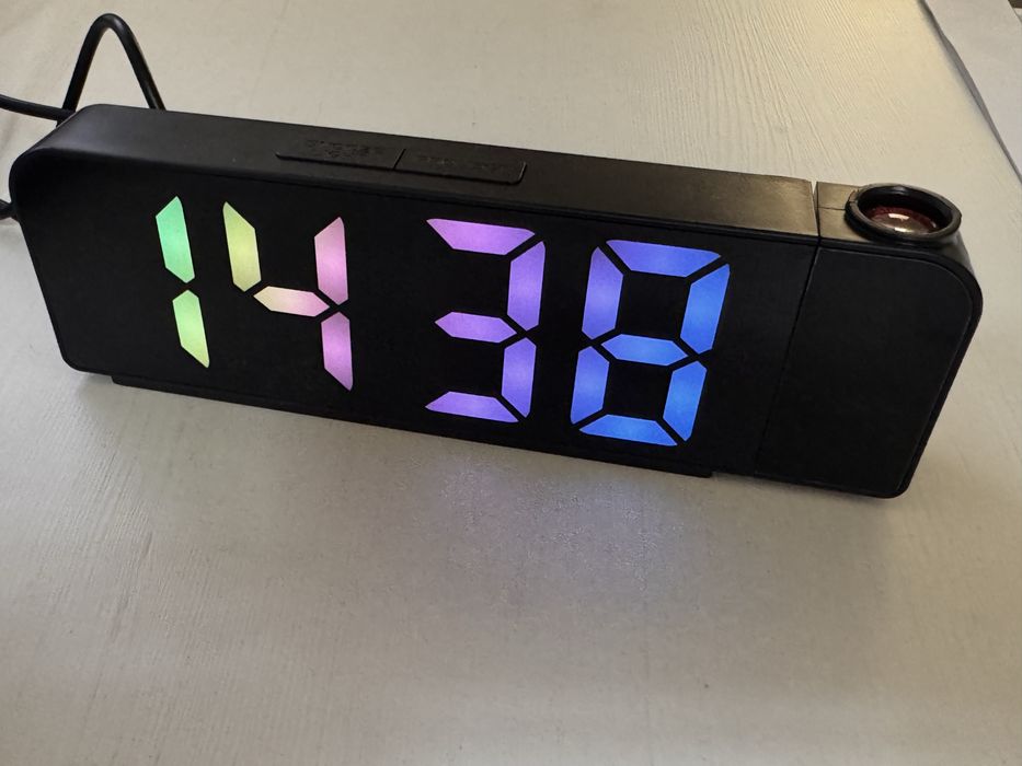 budzik LED z projekcją (model AN0726, Telforceone)