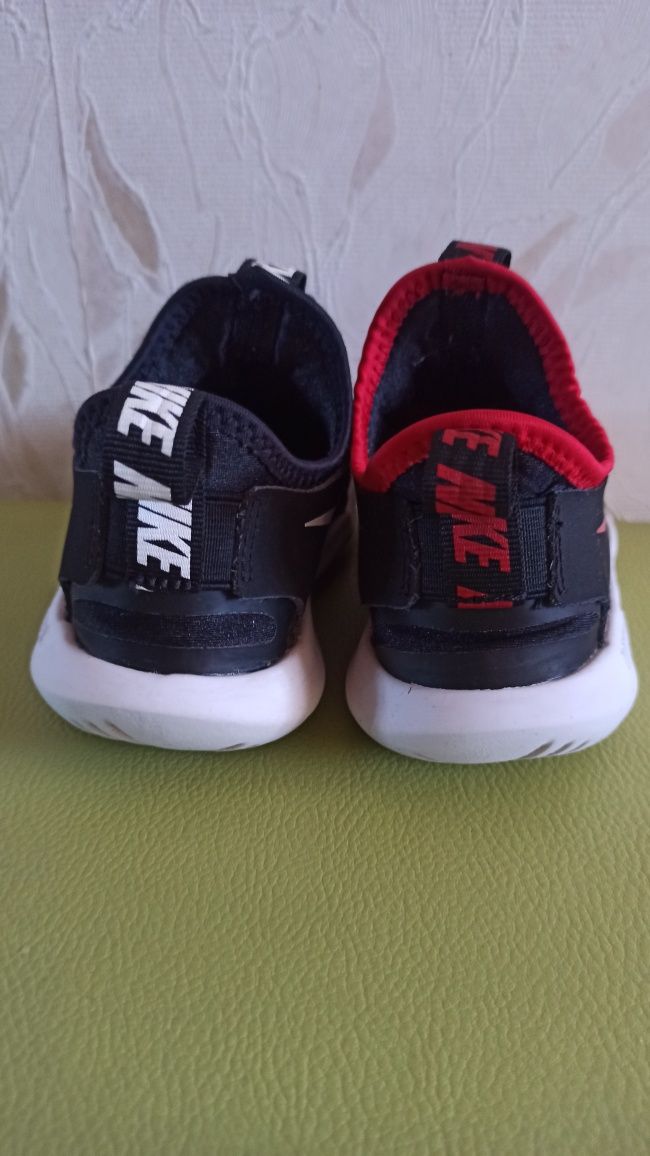 Buty sportowe wsuwane chłopięce NIKE Flex Runner rozm. 30 wkł. 19,5cm