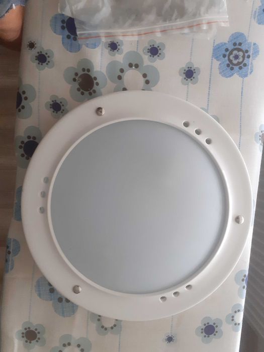 Stara plafoniera PRL-u