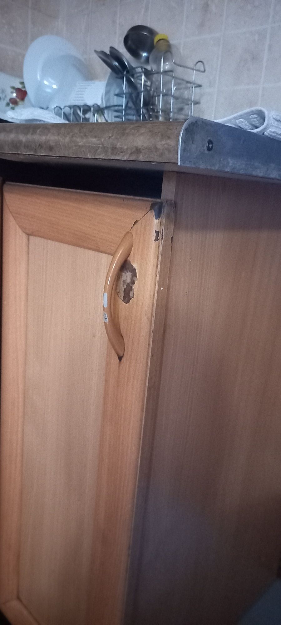 Кухня кутова з мийкою, змішувачем витяжкою і газовою плитою