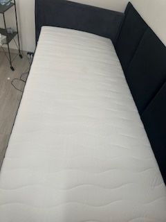 Łóżko tapicerowane z pojemnikiem 90/200