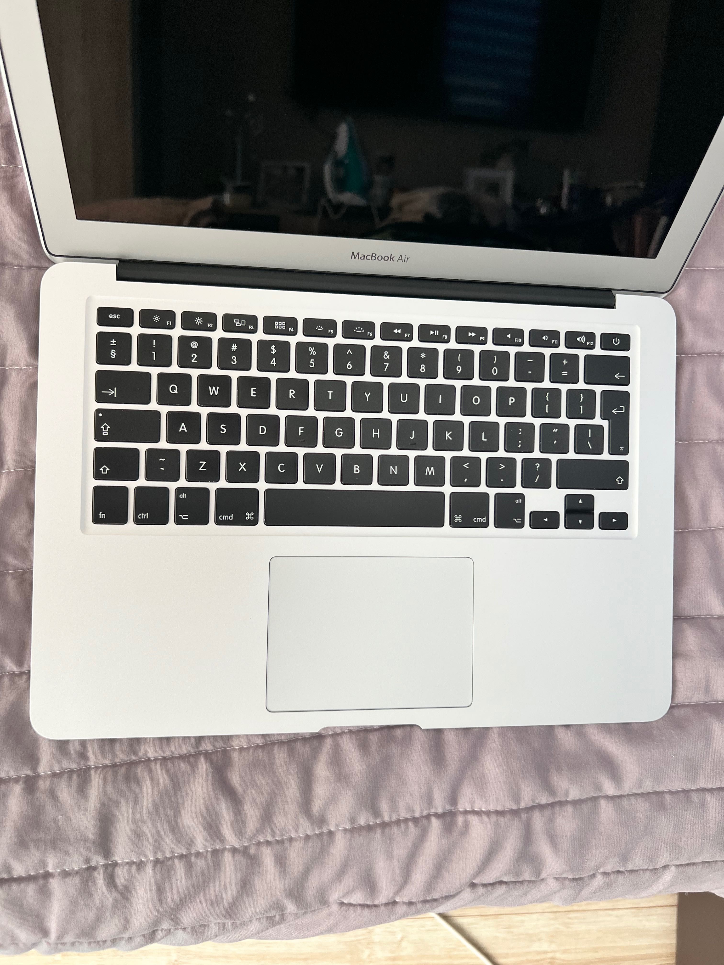 Apple MacBook Air 13 2017 (A1466)