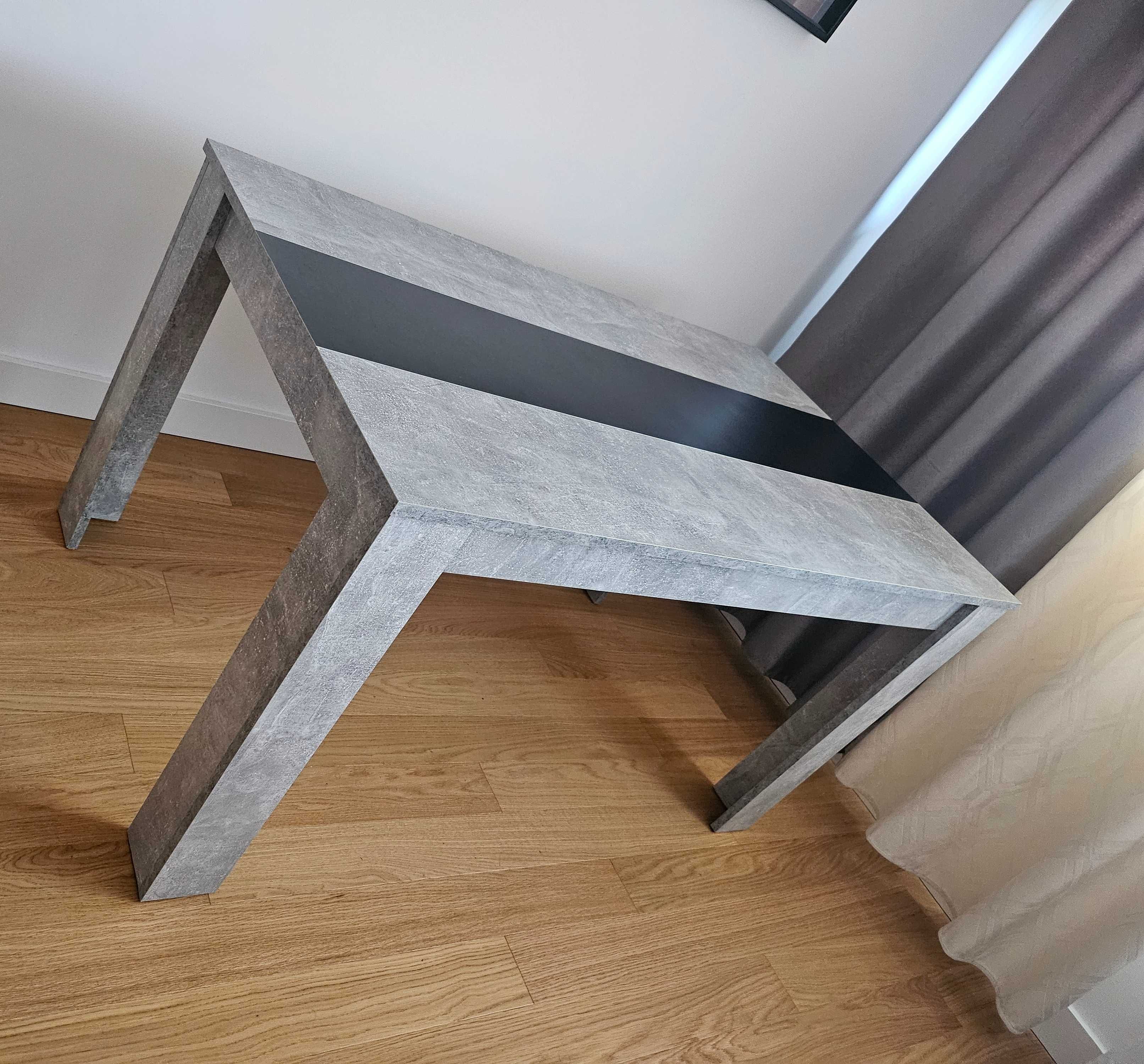 Mesa de sala, em tom cinza e barra preta
