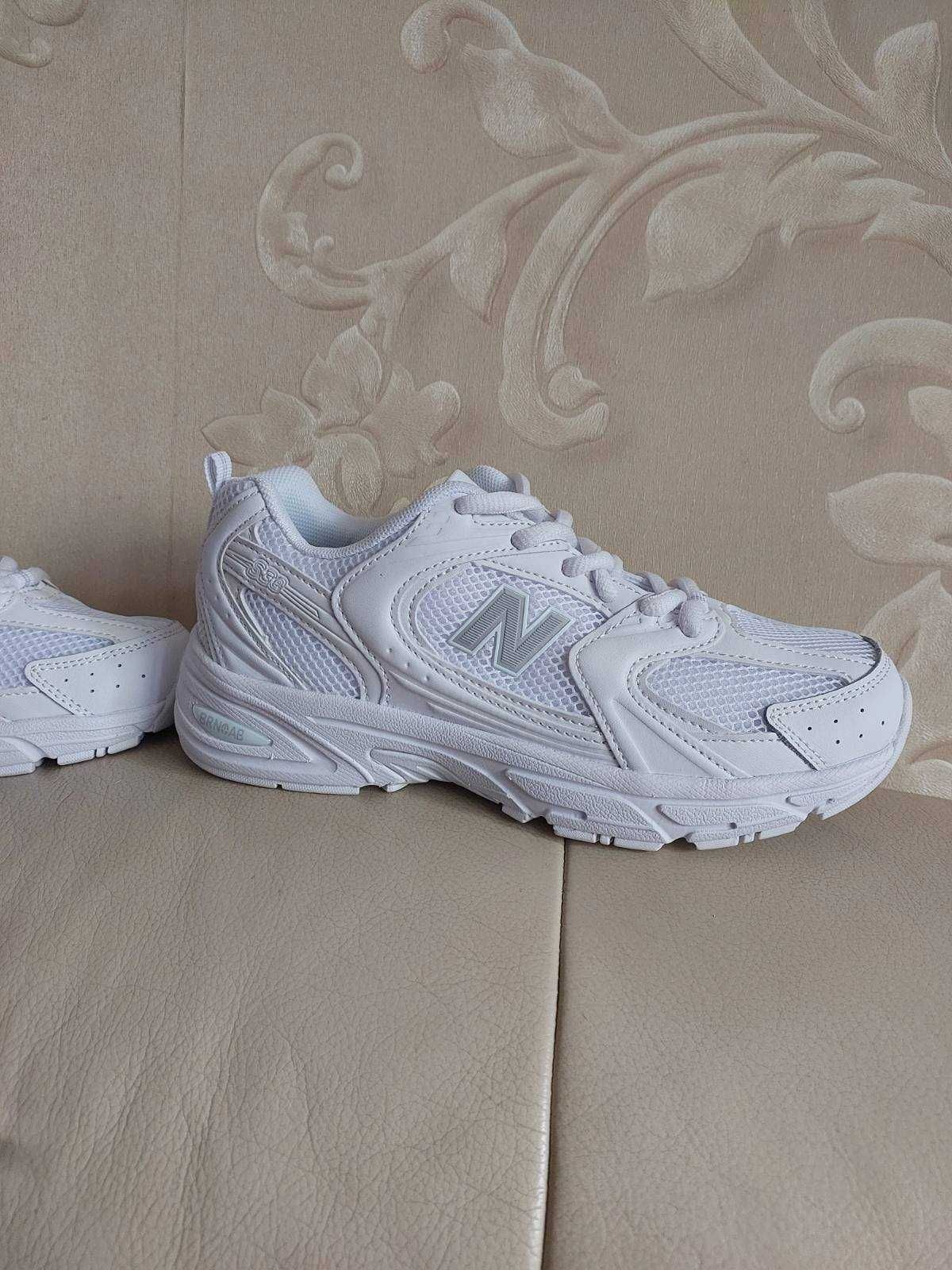 Кросівки жіночі білі New Balance 530