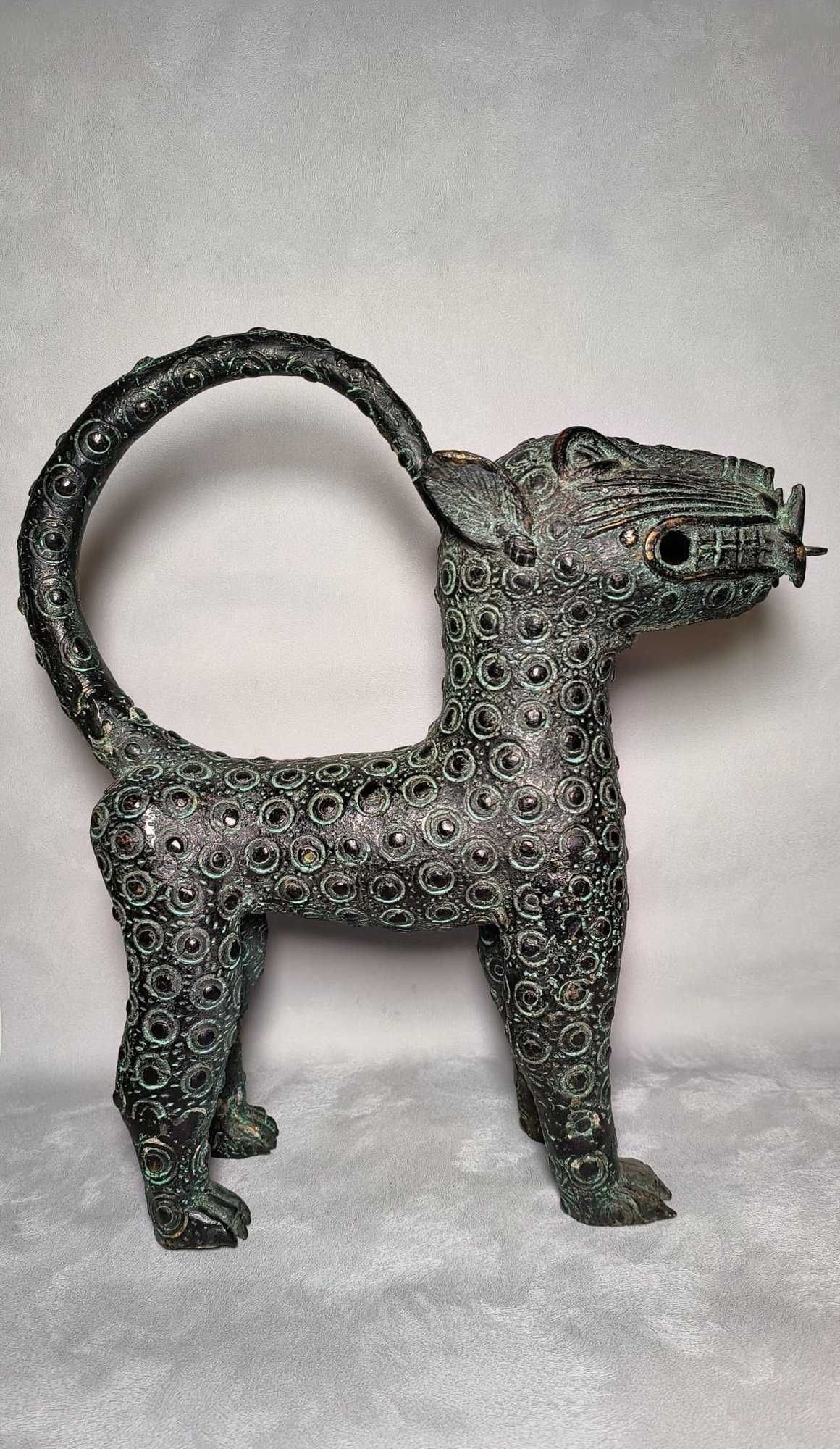 Leopardo - Bronze africano - Antigo Reino de Benin - Nigéria - 40cm