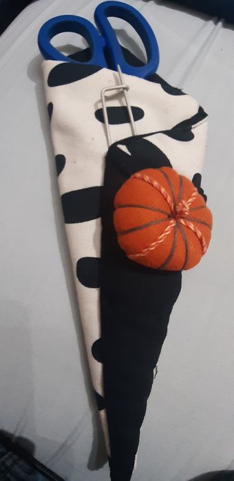 Almofada para caixa de costura.