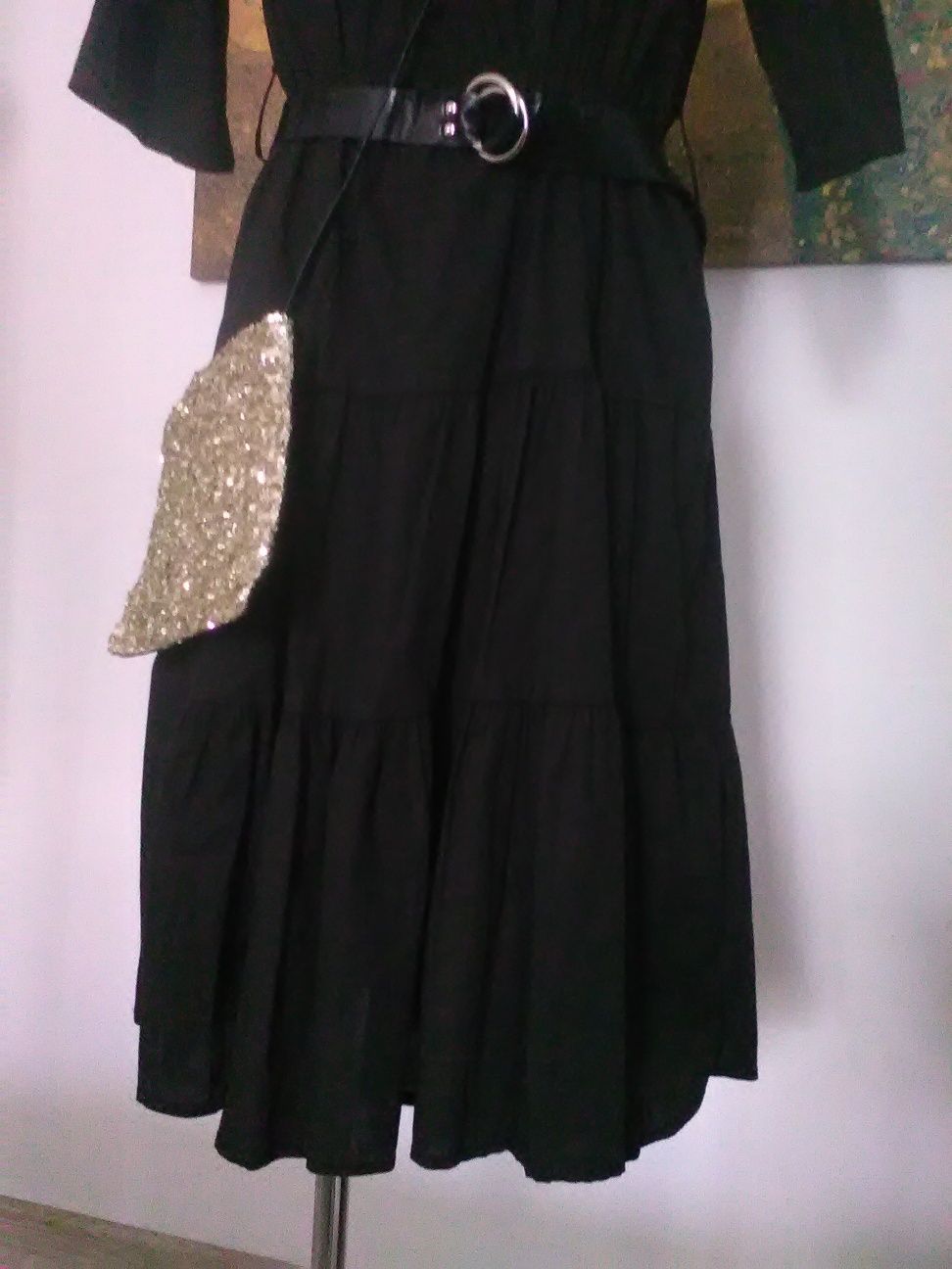 Sukienka czarna stan idealny midi krótki rękaw kołnierzyk