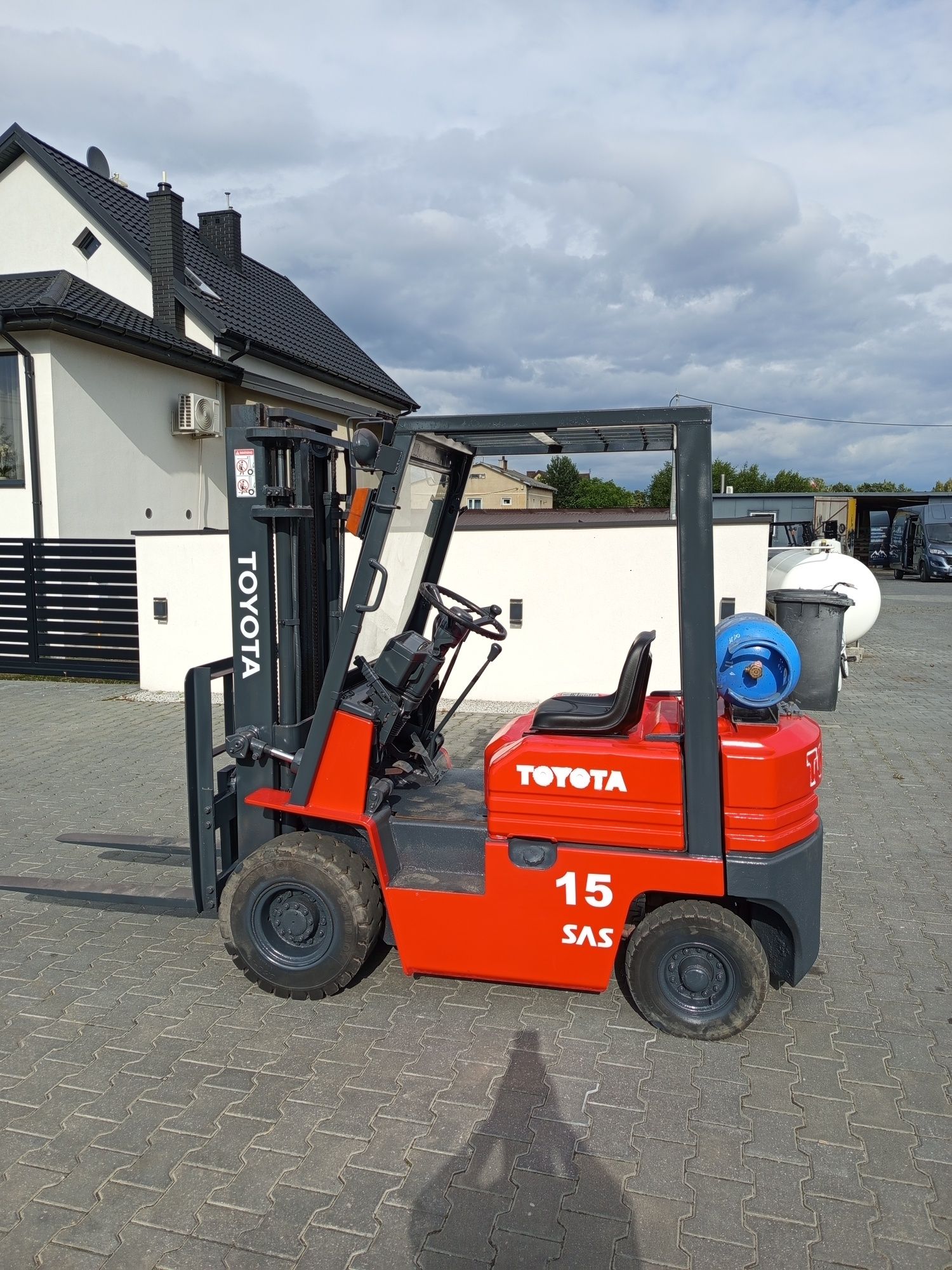 Sprzedam wózek widłowy Toyota 1,5 tony
