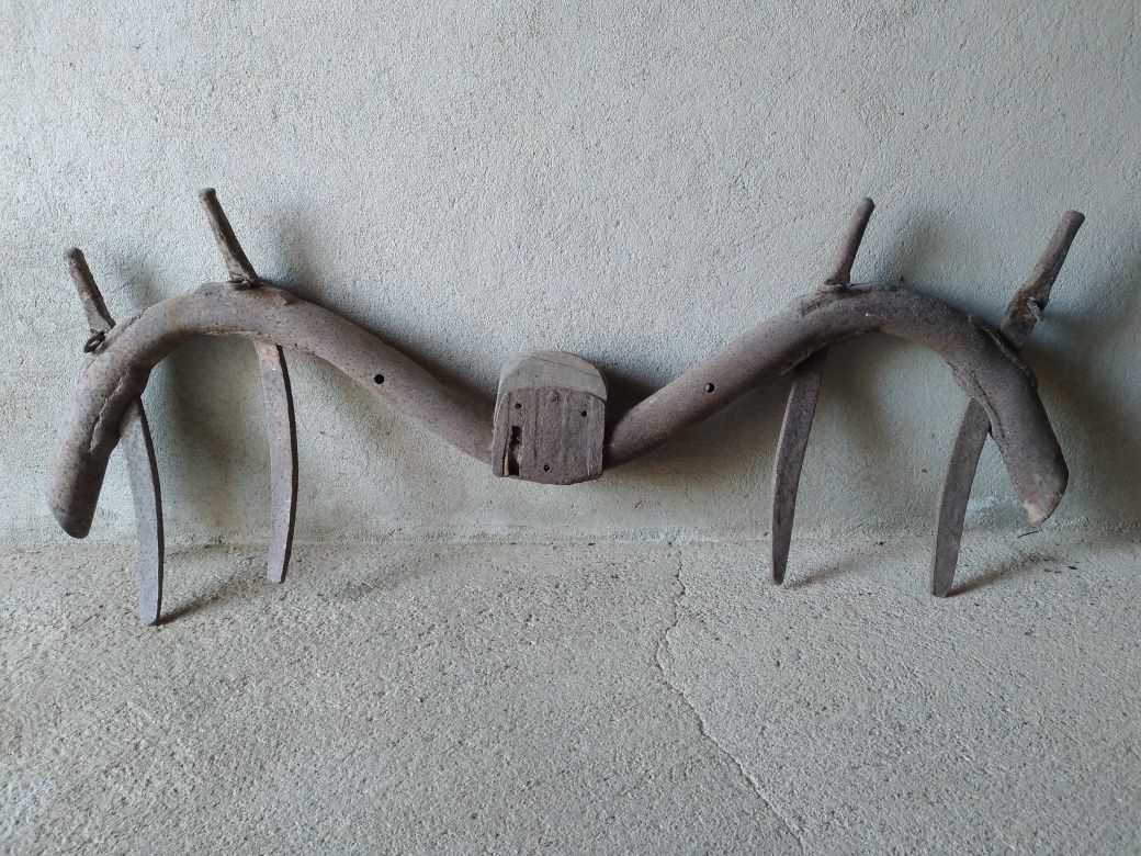 Canga antiga em ferro