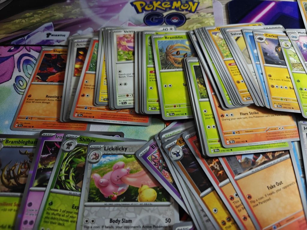 Karty Pokemon TCG Scarlet Violet Temporal Forces.  Ponad 180 sztuk. Ho