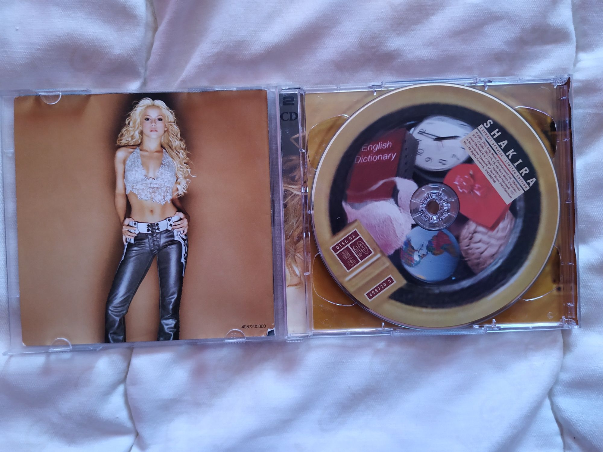 CD Shakira - 'Laundry Service'