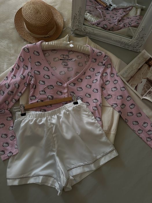 Милая пижама Hello Kitty размер S-M