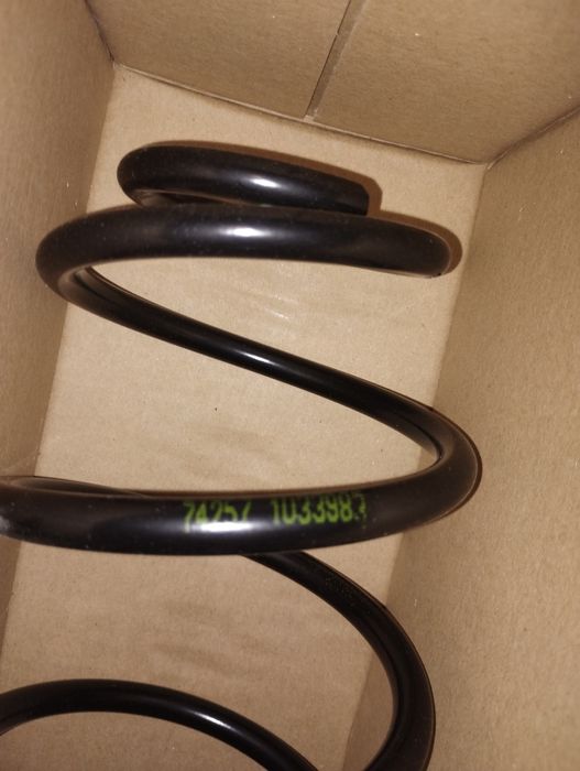 Пружини передні гольф 4,Бора, audi A3, Фара права Гольф4, Електролюк