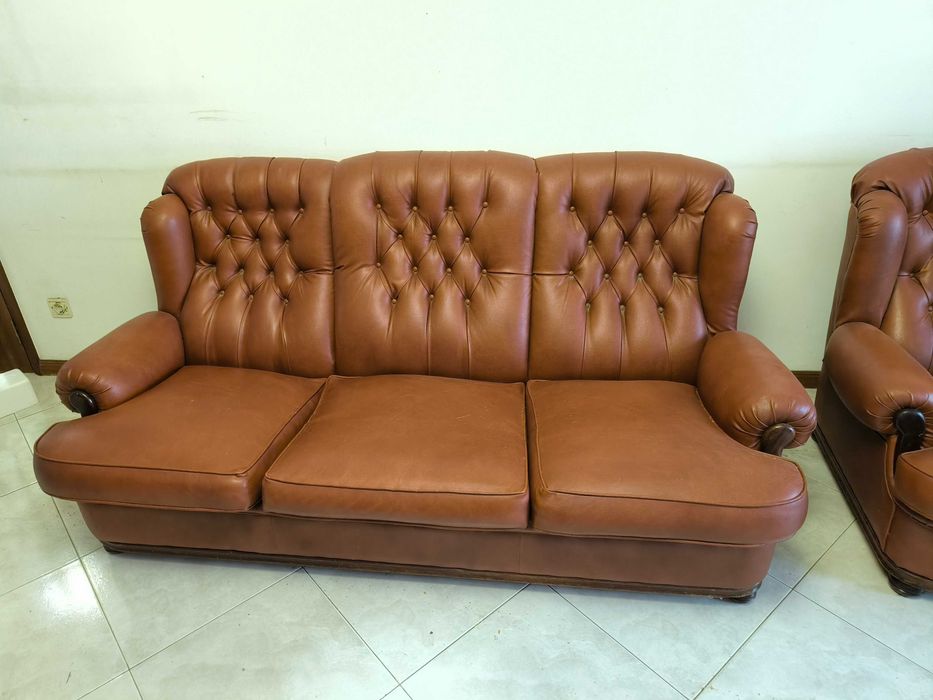 Conjunto de sofás em pele