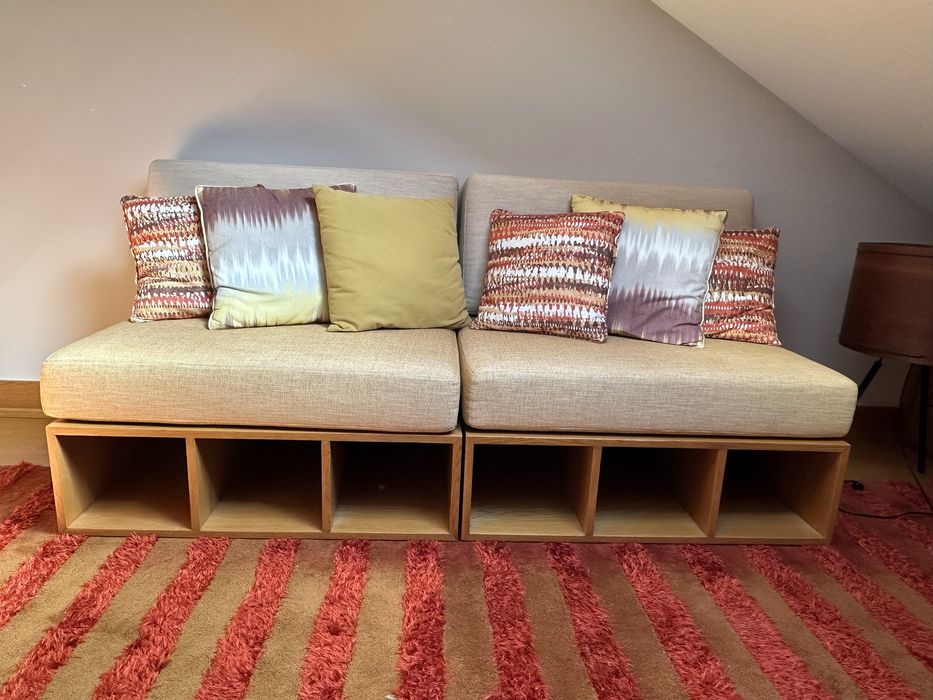 Sofas com base em carvalho maciço para encostar a parede