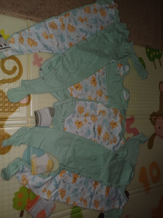 Віддам безкоштовно речі з пакунка малюка (від 0 до року)