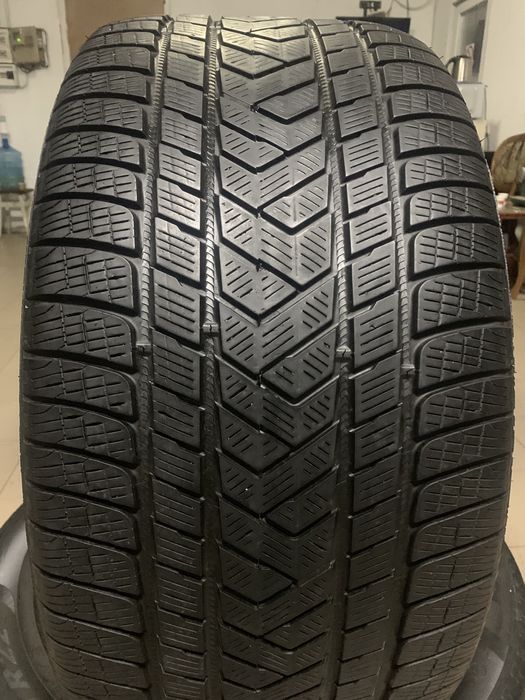 325/40/22 114V PIRELLI SCORPION Winter