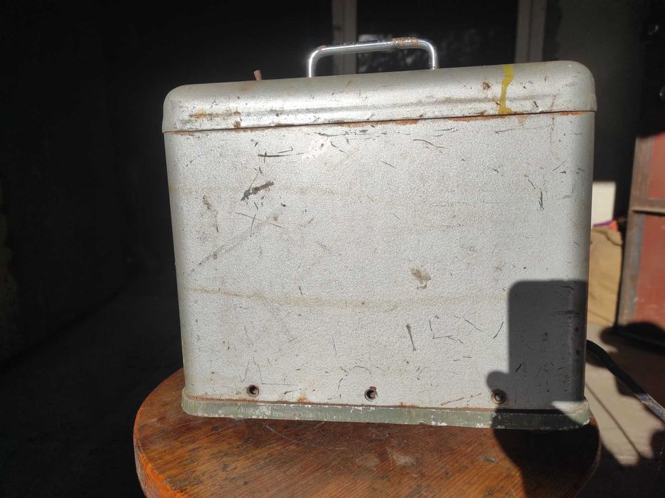 Продам компрессор Einhell 24 л по запчвстинах і є робочий