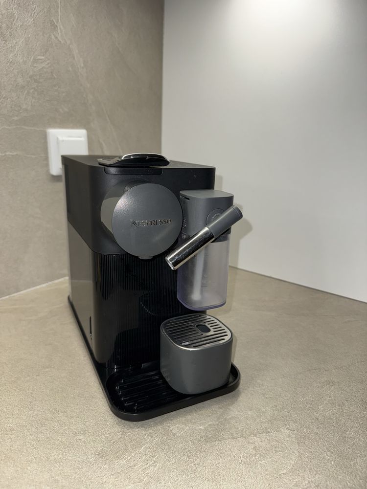 Ekspres na kapsułki DeLonghi Nespresso Lattissima