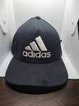 Boné Adidas novo.