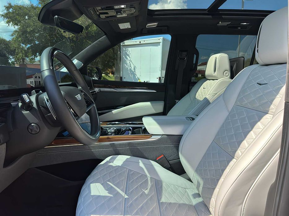 Cadillac Escalade      2025