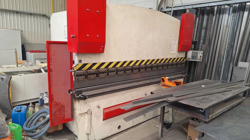 Prasa krawędziowa DENER, 3000mm x 6mm,sprawna, cały czas w produkcji