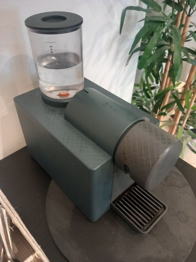 Máquina de café cápsulas Delta