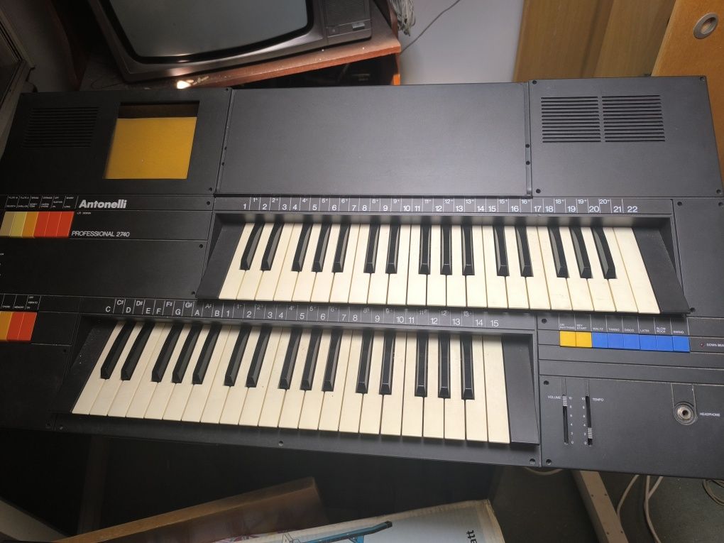 Piano marca Antonelli Profissional 2740