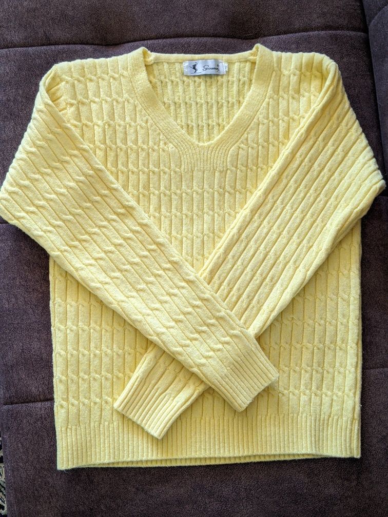 Sweter w warkocze r. M