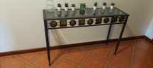 Mesa em ferro com vidro. Aparador para Hall de entrada