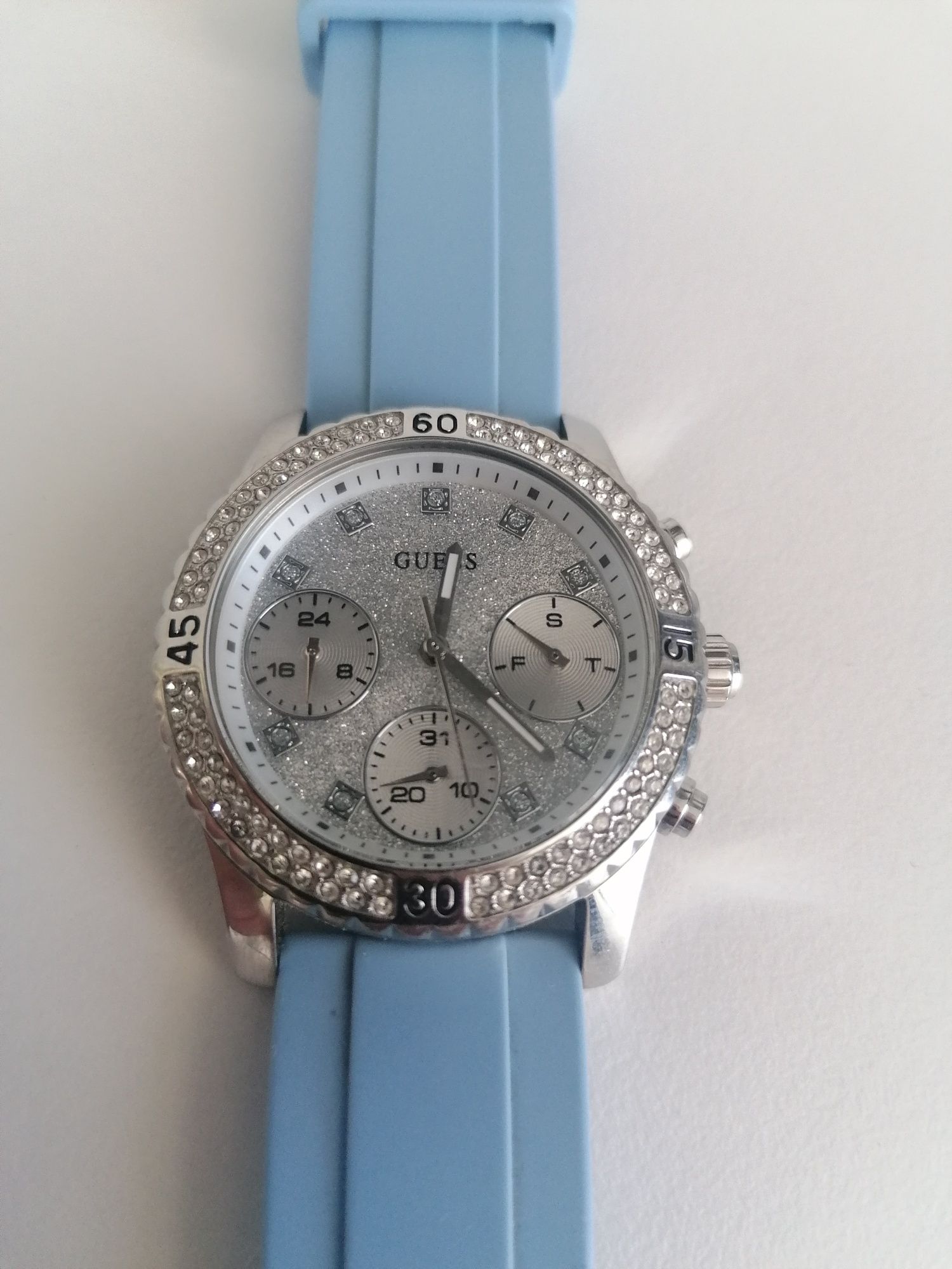 Жіночий годинник  GuessU1098L3