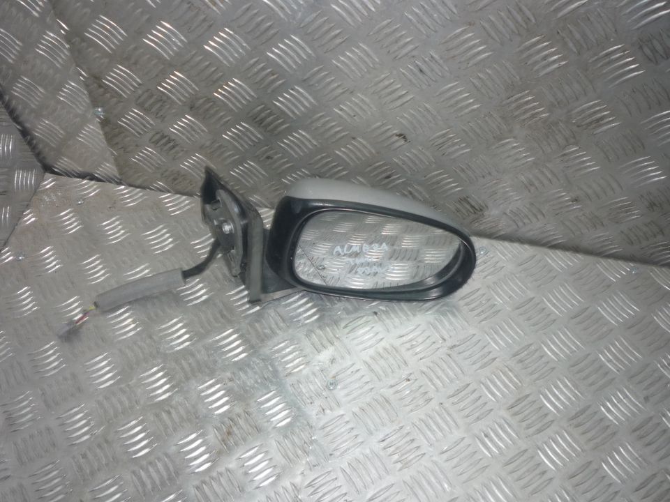 nissan almera tino lusterko prawe