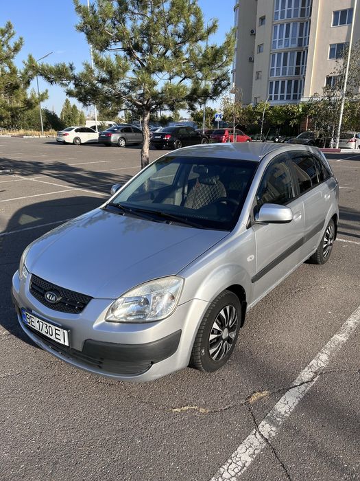 KIA Rio  продам  автомобиль