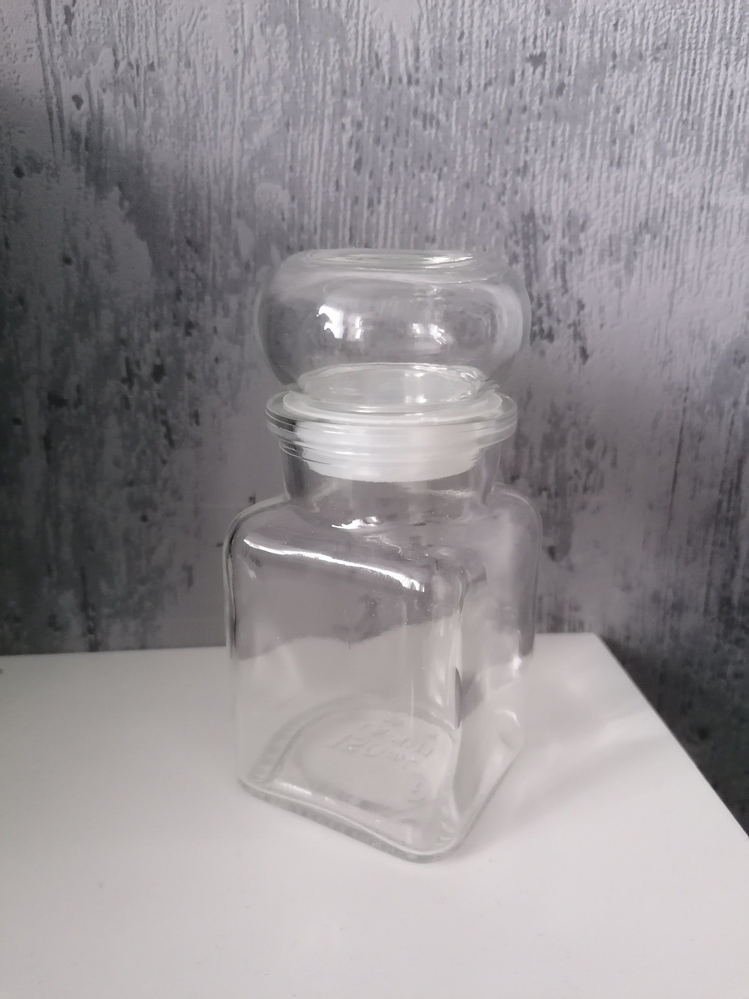 Szklany pojemnik 150ml z przykrywką