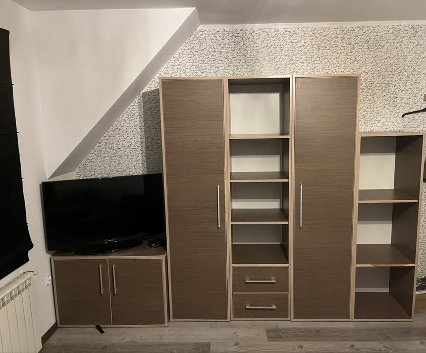 Zestaw mebli drewnianych