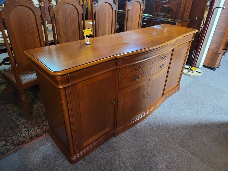 Aparador em madeira maciça- óptimo estado e qualidade