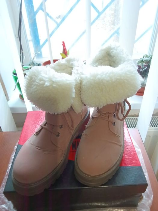 Жіночі зимові теплі сапоги-ботінкі