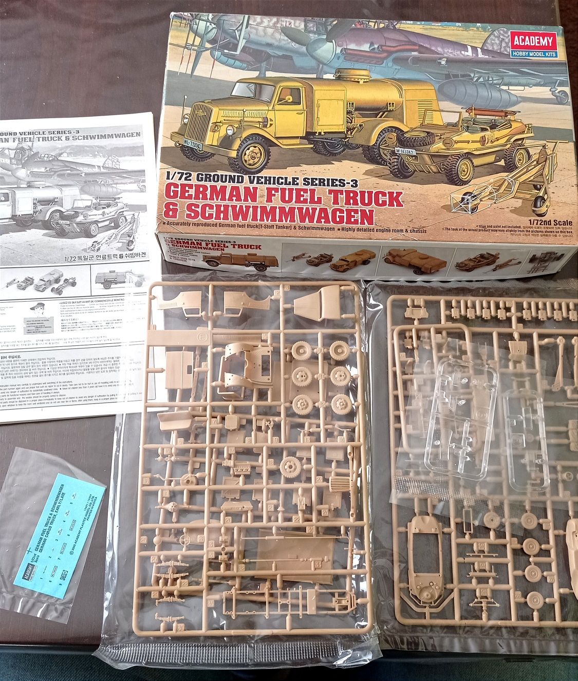 Model plastikowy German fiel truck & schwimmwagen 1/72 academy