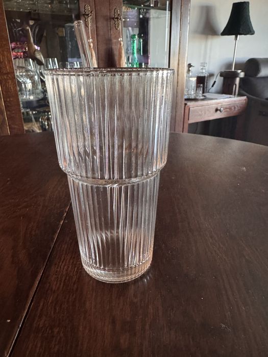 Szklanka ze słomką szklaną