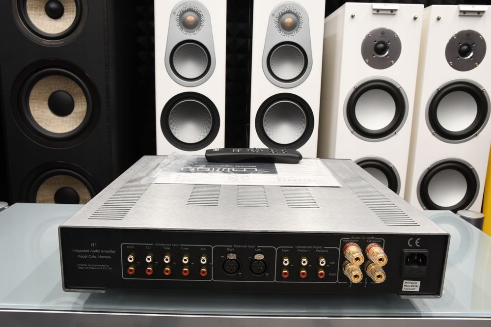 Zadbany wzmacniacz stereo Hegel H1 z XLR + pilot