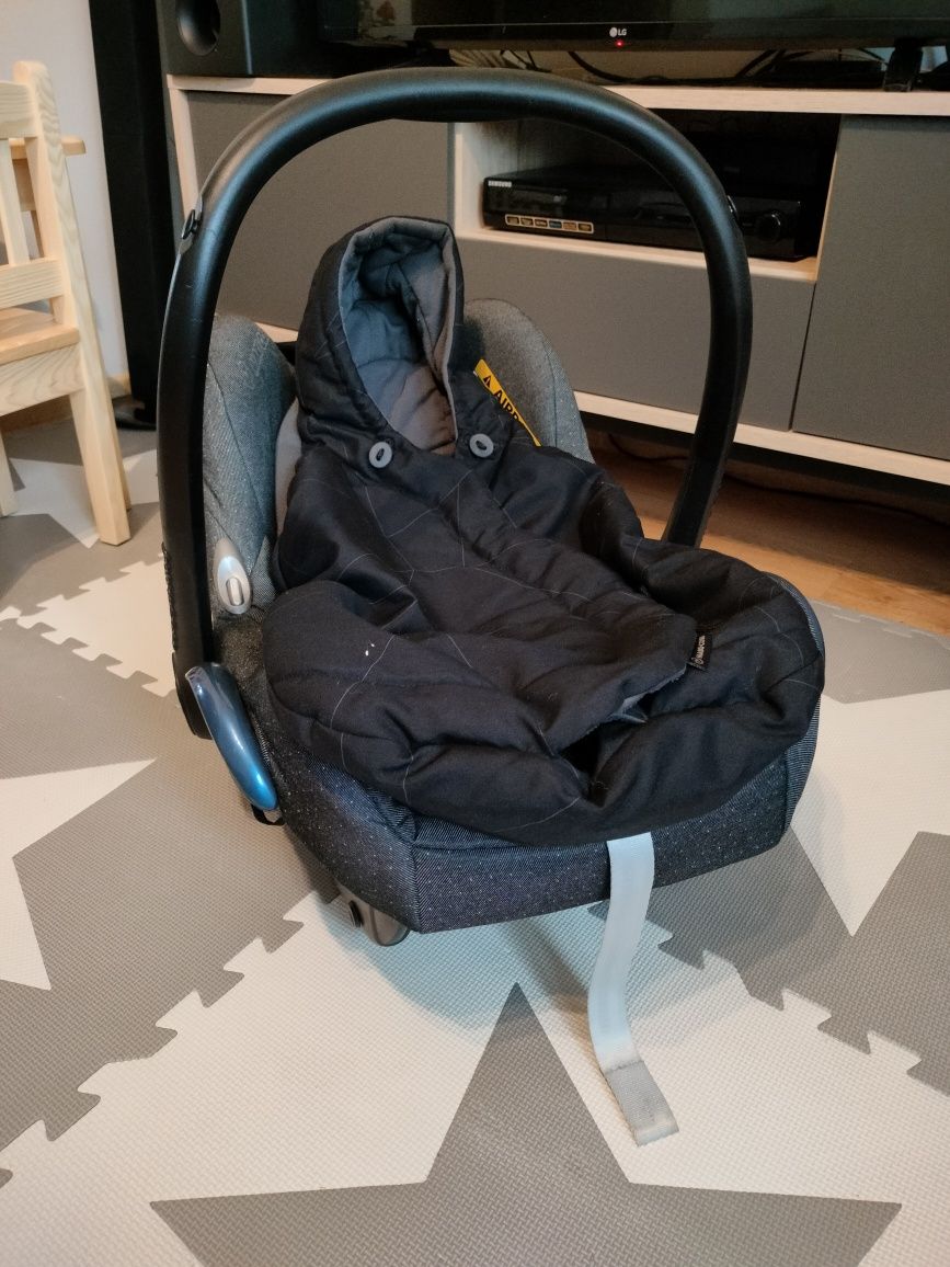 Fotelik MaxiCosi CabrioFix w zestawie z bazą ISOFIX FamiliFix