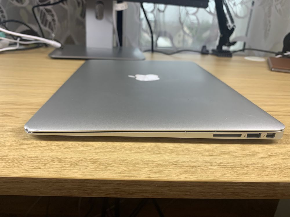 Laptop Apple Macbook Air A1466 i5 8GB RAM DDR3 MacOS Big Sur ładowarka