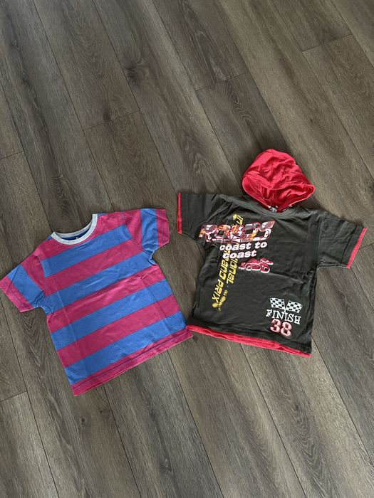 Футболки в наявності