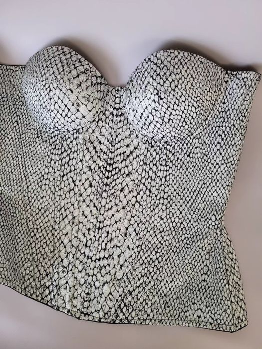 Корсет змія з гарною утяжкою