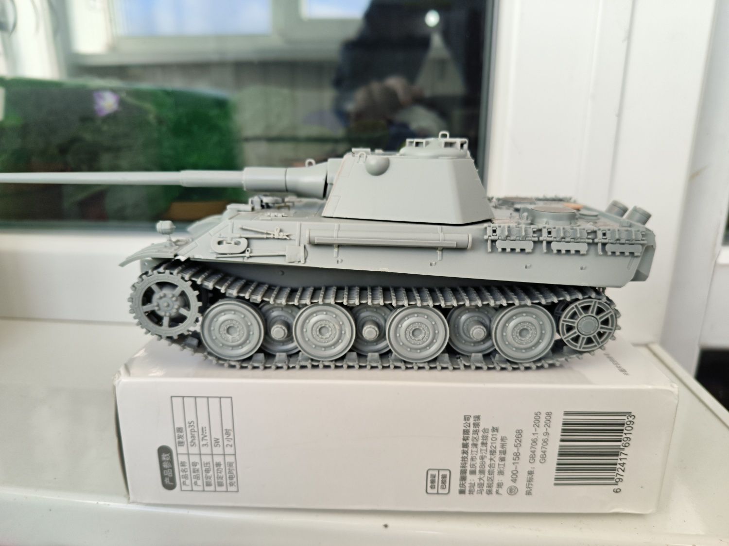 Сборная модель танка Пантера 2 от фирмы Dragon в масштабе 1:35