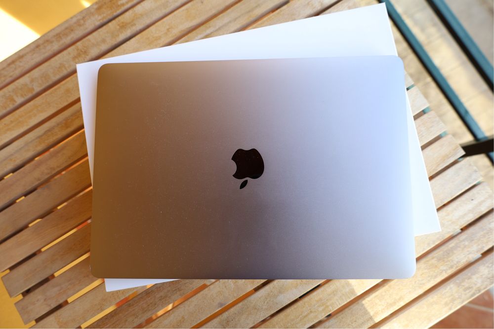 MacBook Pro Intel Core i5 Dual-Core de 13,3 Polegadas em Cinzento Side